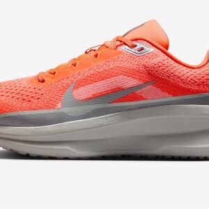 Nike Women’s Winflo 11 Running Shoes size 10